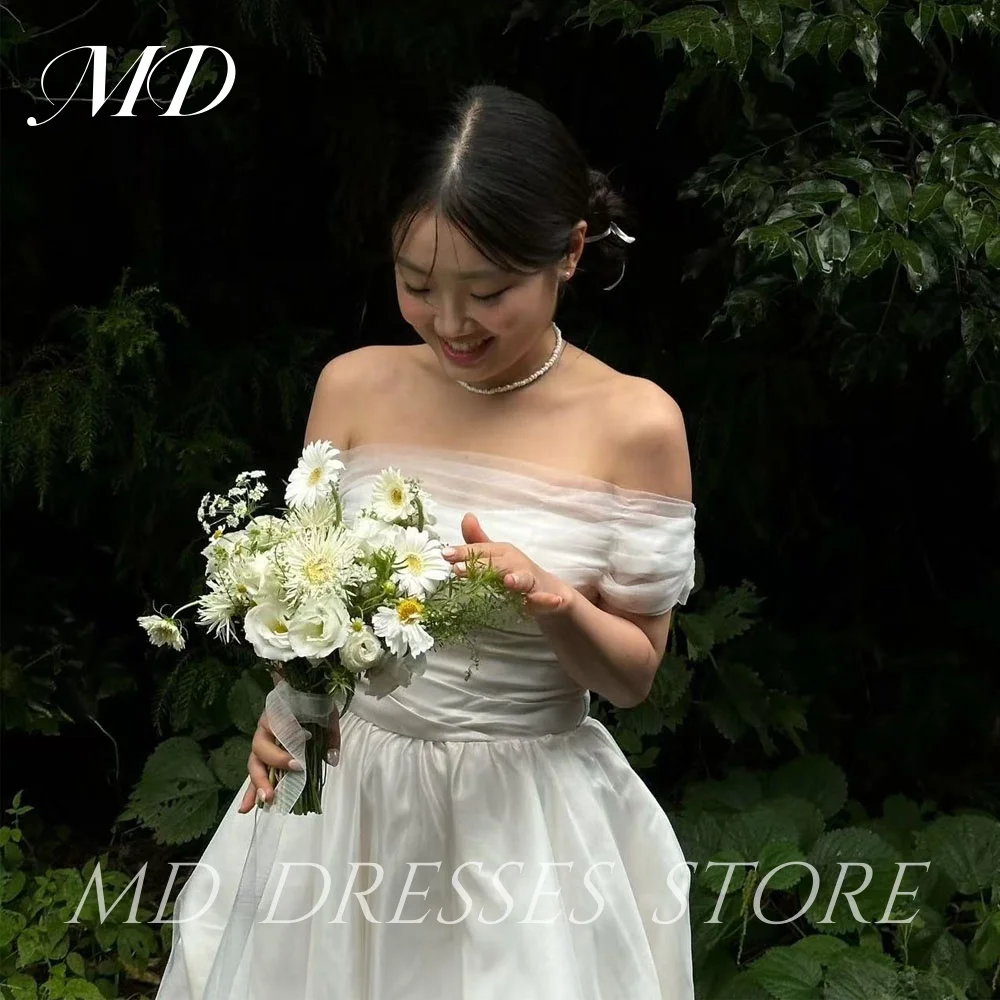 MD Simple Short White A-line Wedding Dress Taffeta Off The Shoulder Bride Gowns Korea Photo shoot Customized Formal occasion
MD Simple Short White A-line Wedding Dress Taffeta Off The Shoulder Bride Gowns Korea Photo shoot Customized Formal occasion