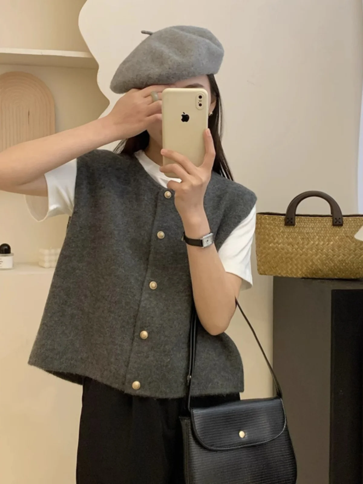 Круглый вязаный жилет для похудения, женский свободный корейский жилет на одной пуговице, верх, удобный полиэстер
Круглый вязаный жилет для похудения, женский свободный корейский жилет на одной пуговице, верх, удобный полиэстер