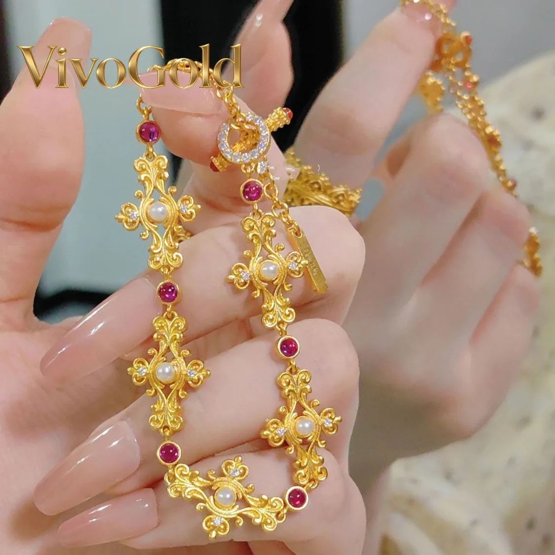 Браслет VivoGoldRetro Light Luxury из настоящего золота 9999 пробы с жемчугом и цирконами, высококачественное универсальное изысканное украшение для рук
Браслет VivoGoldRetro Light Luxury из настоящего золота 9999 пробы с жемчугом и цирконами, высококачественное универсальное изысканное украшение для рук