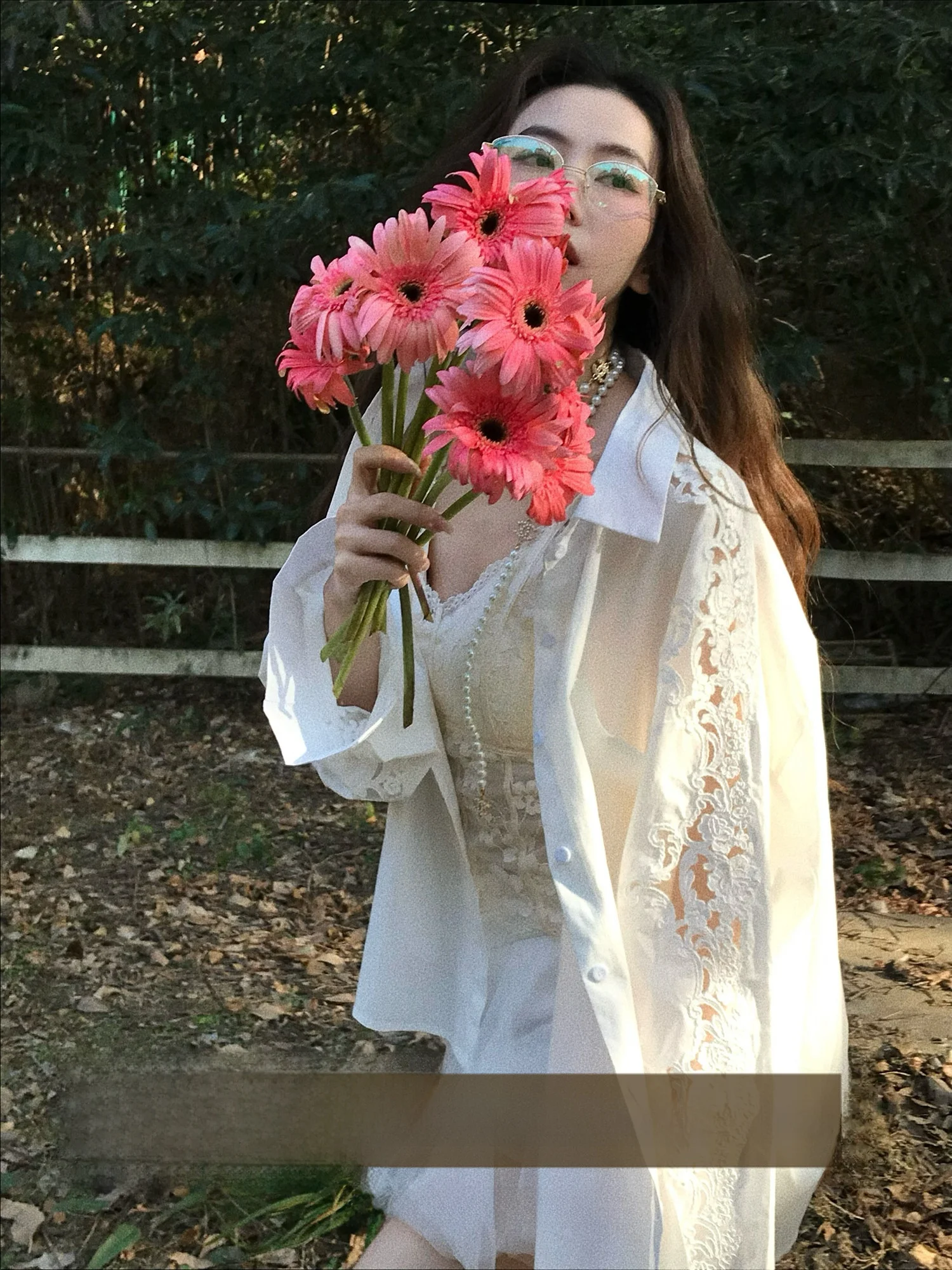 Французская кружевная ажурная блузка с длинными рукавами для женщин, с лоскутным дизайном, весенняя, из смесового хлопка и полиэстера, прямого кроя
Французская кружевная ажурная блузка с длинными рукавами для женщин, с лоскутным дизайном, весенняя, из смесового хлопка и полиэстера, прямого кроя