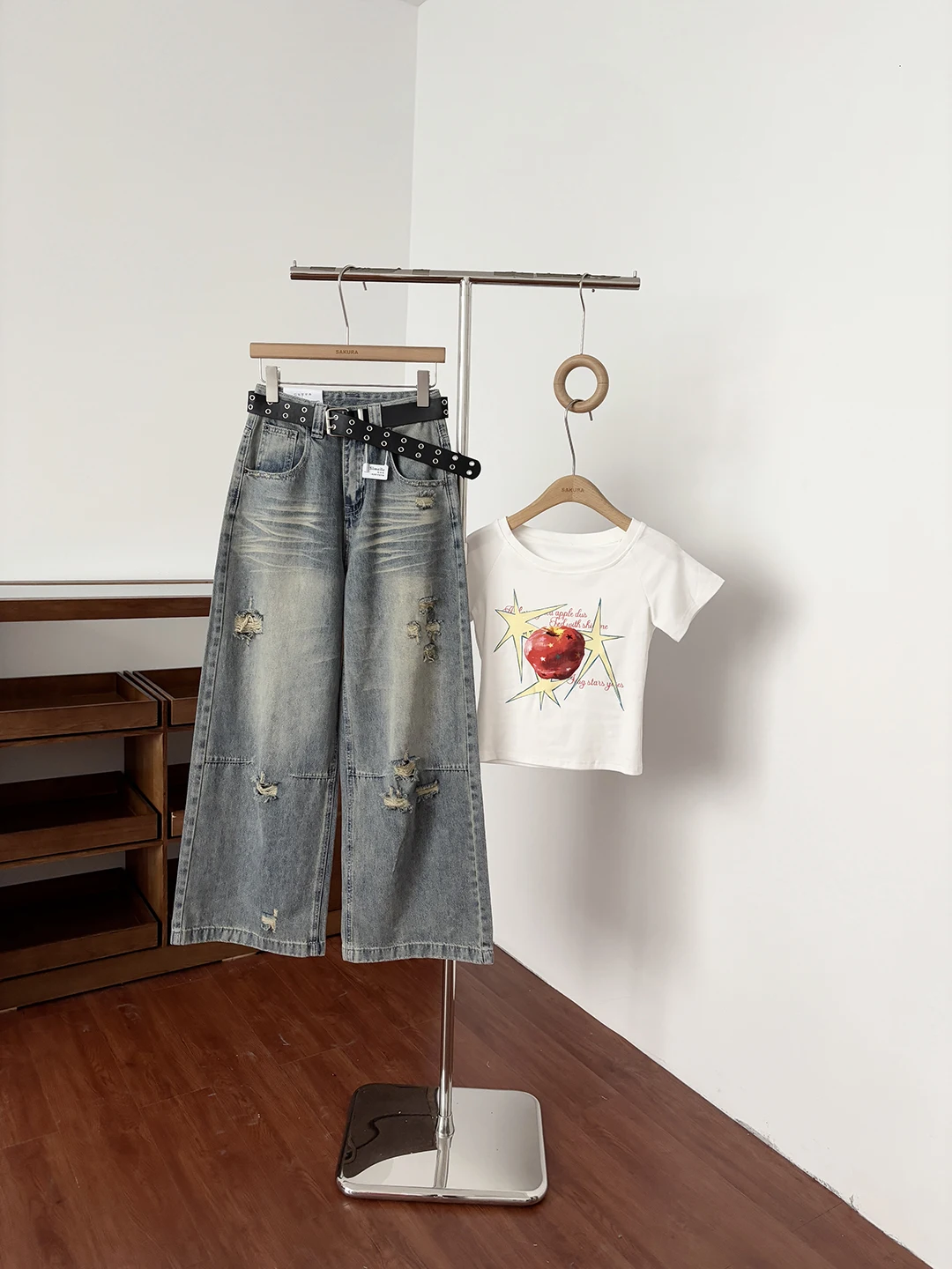 American Style Retro Hole Denim Pants Women's Spring New Commute High Waist Wide Leg Long Pants Design Sense Floor-Length Pants
American Style Retro Hole Denim Pants Women's Spring New Commute High Waist Wide Leg Long Pants Design Sense Floor-Length Pants
