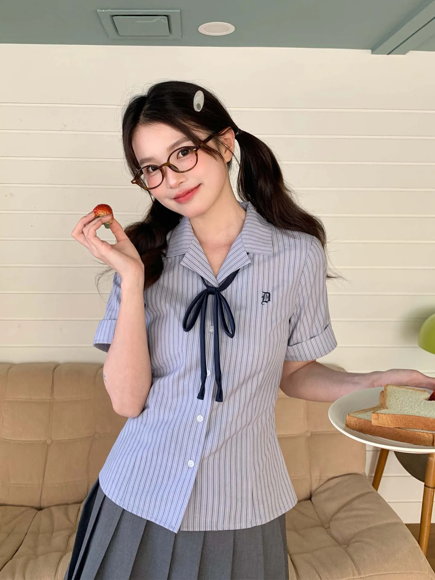 Tokyo Seasonal JK Summer New Waist-Cinching Short-Sleeve Shirt Women's Blue Stripe Embroidered Slim Fit Top Breathable Polyes...
Tokyo Seasonal JK Summer New Waist-Cinching Short-Sleeve Shirt Women's Blue Stripe Embroidered Slim Fit Top Breathable Polyes...