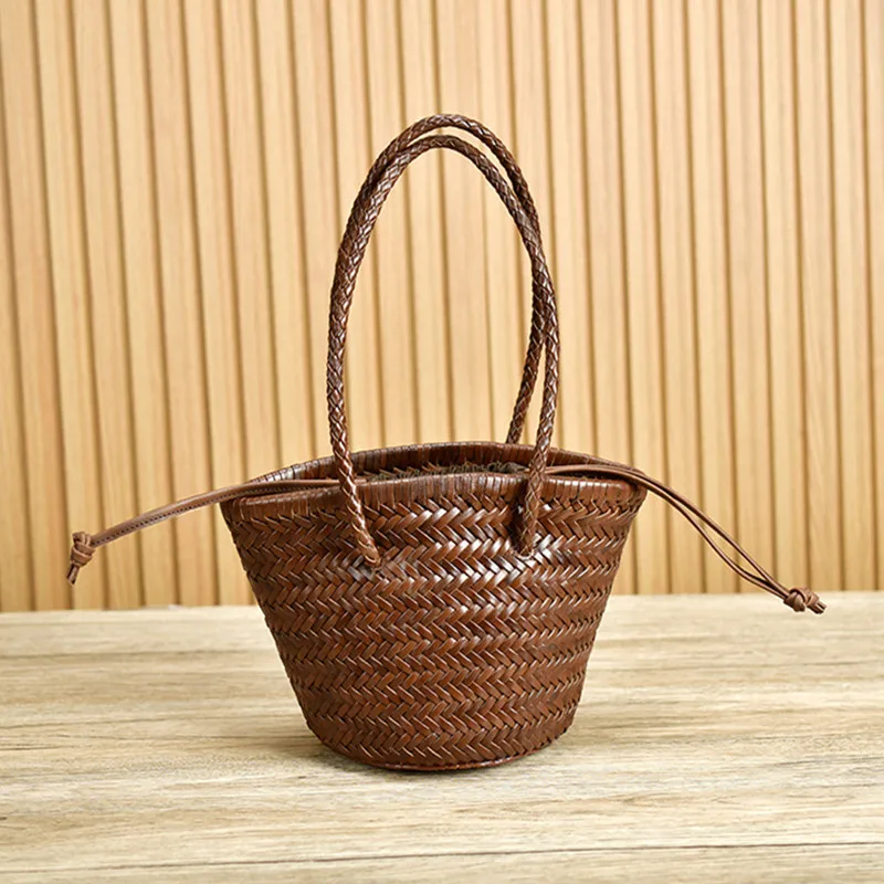 Head Layer cowhide Braided One Shoulder Bag Vintage leather Handmade Vegetable Basket Bag Travel Beach Tote Bag
Head Layer cowhide Braided One Shoulder Bag Vintage leather Handmade Vegetable Basket Bag Travel Beach Tote Bag