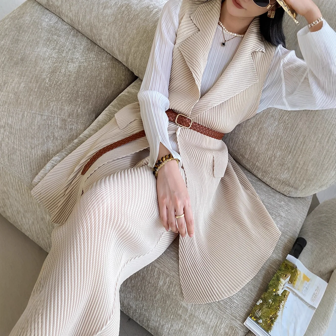 Miyake Pleated 2025 New Autumn and Winter Jacket Women's Medium-length Sleeveless Loose Loose Hundred Waistcoat Outside Pleated
Miyake Pleated 2025 New Autumn and Winter Jacket Women's Medium-length Sleeveless Loose Loose Hundred Waistcoat Outside Pleated