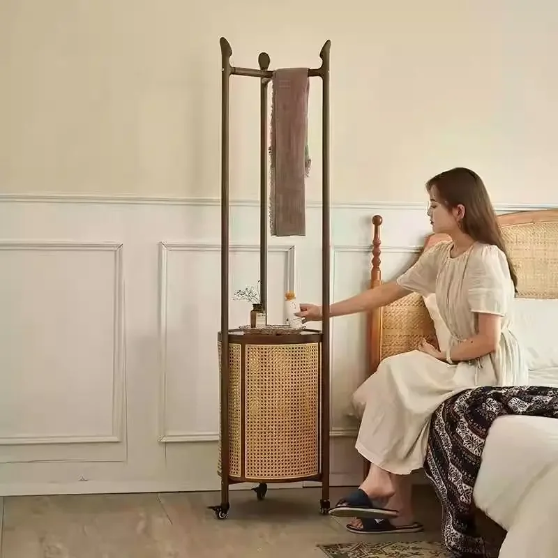 Removable floor-to-ceiling retro hanger
Removable floor-to-ceiling retro hanger