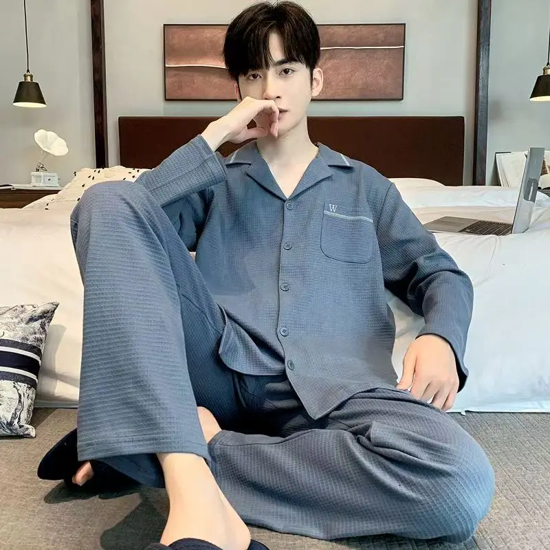 High-Quality Spring and Autumn Men's 2025 New Versatile Pajamas Plaid Loungewear Autumn Casual Wearable Set
High-Quality Spring and Autumn Men's 2025 New Versatile Pajamas Plaid Loungewear Autumn Casual Wearable Set