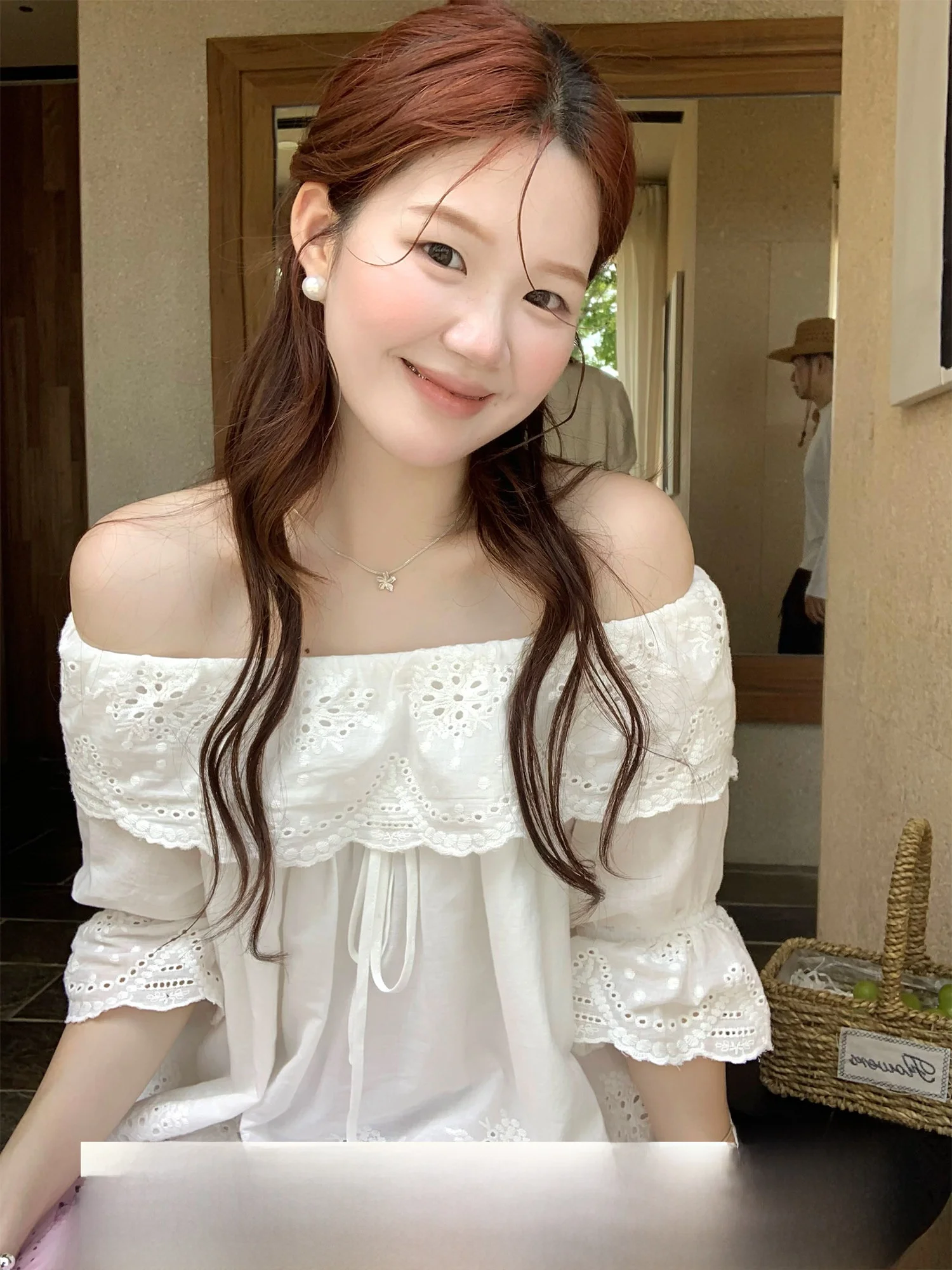 Хлопковая блузка на одно плечо в корейском стиле, свободного кроя, с кружевом, с узором «Миндальная камелия» и «Снежинка», женская, весенняя мода
Хлопковая блузка на одно плечо в корейском стиле, свободного кроя, с кружевом, с узором «Миндальная камелия» и «Снежинка», женская, весенняя мода