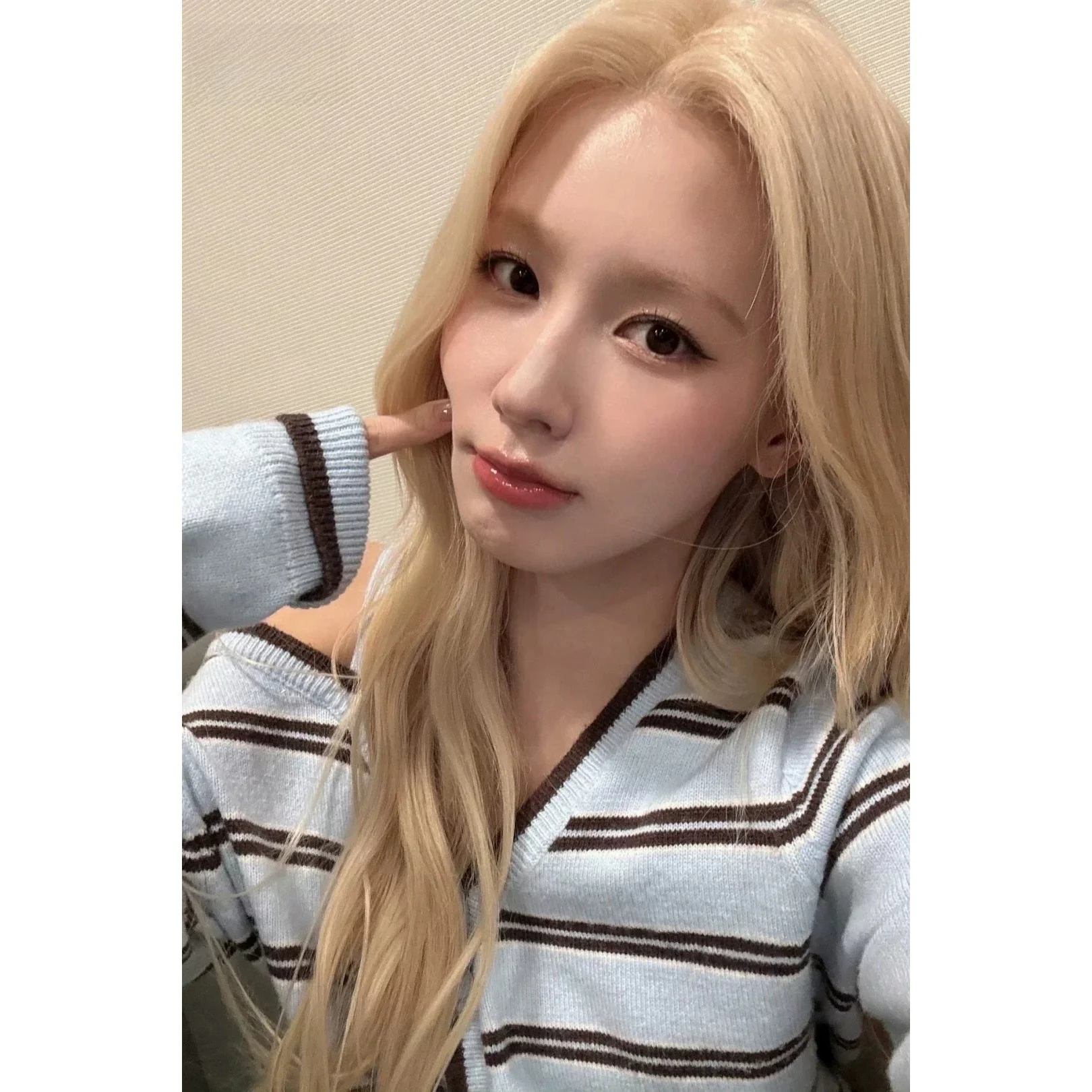 Rolrola Zhao Meiyang Shoulder Bared Striped Knitted Open Cardigan Spring 2026 Women's Fashion Regular Thickness
Rolrola Zhao Meiyang Shoulder Bared Striped Knitted Open Cardigan Spring 2026 Women's Fashion Regular Thickness