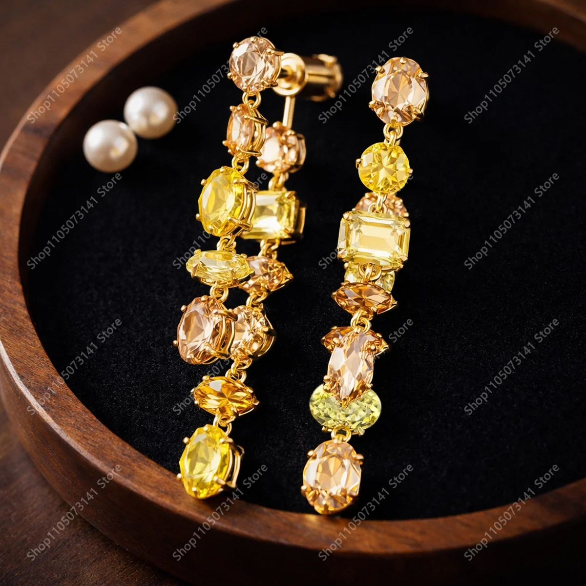 Роскошные и элегантные серьги с золотым цирконом и подвеской, незаменимое украшение для банкетов и вечеринок - идеальный подарок на день рождения.
Роскошные и элегантные серьги с золотым цирконом и подвеской, незаменимое украшение для банкетов и вечеринок - идеальный подарок на день рождения.