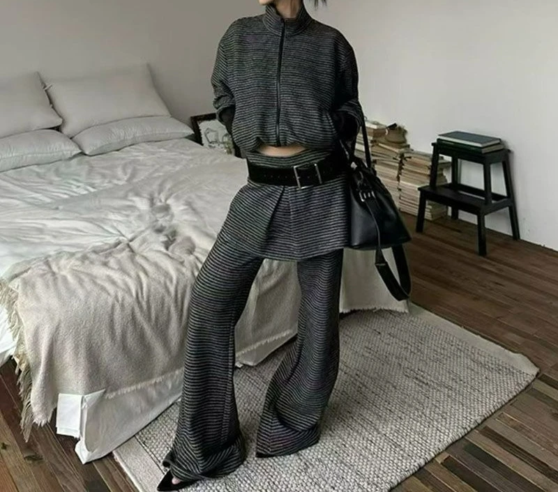 2026 Autumn and Winter New Retro Striped Loose Sweater Jacket Fart Casual Trousers Two-piece Suit Women
2026 Autumn and Winter New Retro Striped Loose Sweater Jacket Fart Casual Trousers Two-piece Suit Women