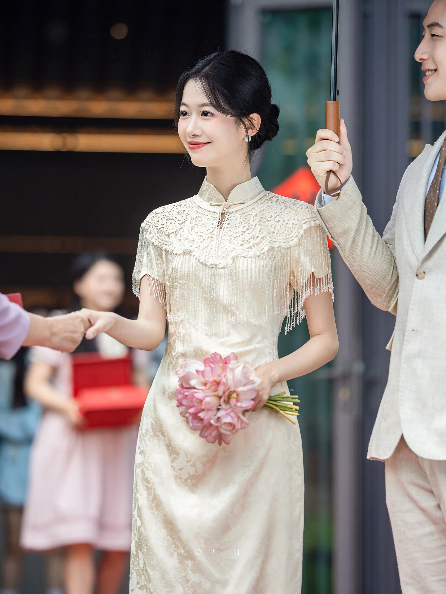 Новое китайское пальто-накидка с бахромой для свадьбы и помолвки, средней длины, дышащее, из полиэстера
Новое китайское пальто-накидка с бахромой для свадьбы и помолвки, средней длины, дышащее, из полиэстера