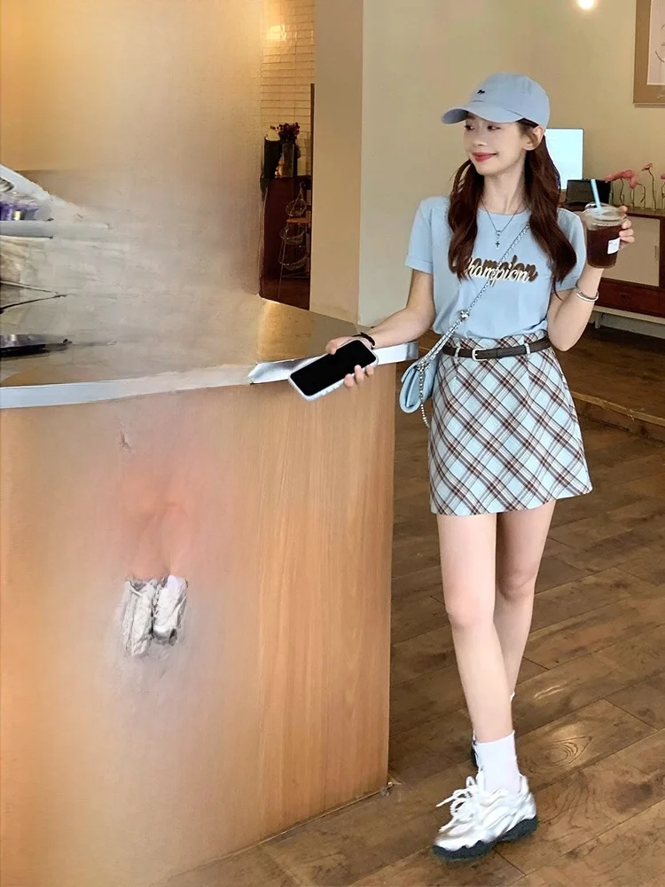 Summer Beautiful Two-Piece Set Women's Sweet Gentle T-Shirt Retro Plaid Skirt High-End Elegant Ensemble Short Sleeve rou...
Summer Beautiful Two-Piece Set Women's Sweet Gentle T-Shirt Retro Plaid Skirt High-End Elegant Ensemble Short Sleeve rou...