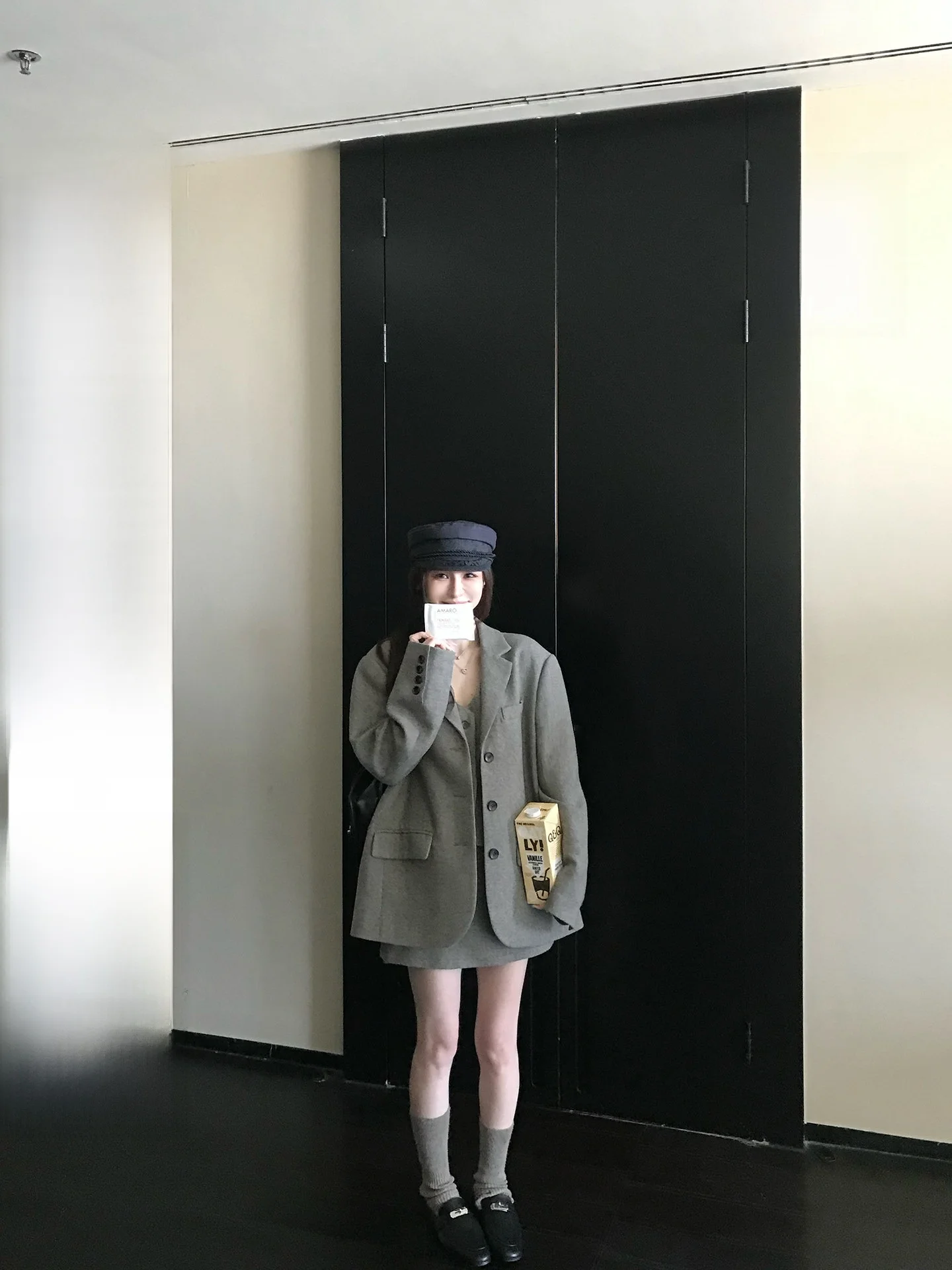 Комплект из трех предметов Skk Store: высококачественный шерстяной костюм для женщин, элегантный деловой наряд для работы и повседневной носки
Комплект из трех предметов Skk Store: высококачественный шерстяной костюм для женщин, элегантный деловой наряд для работы и повседневной носки