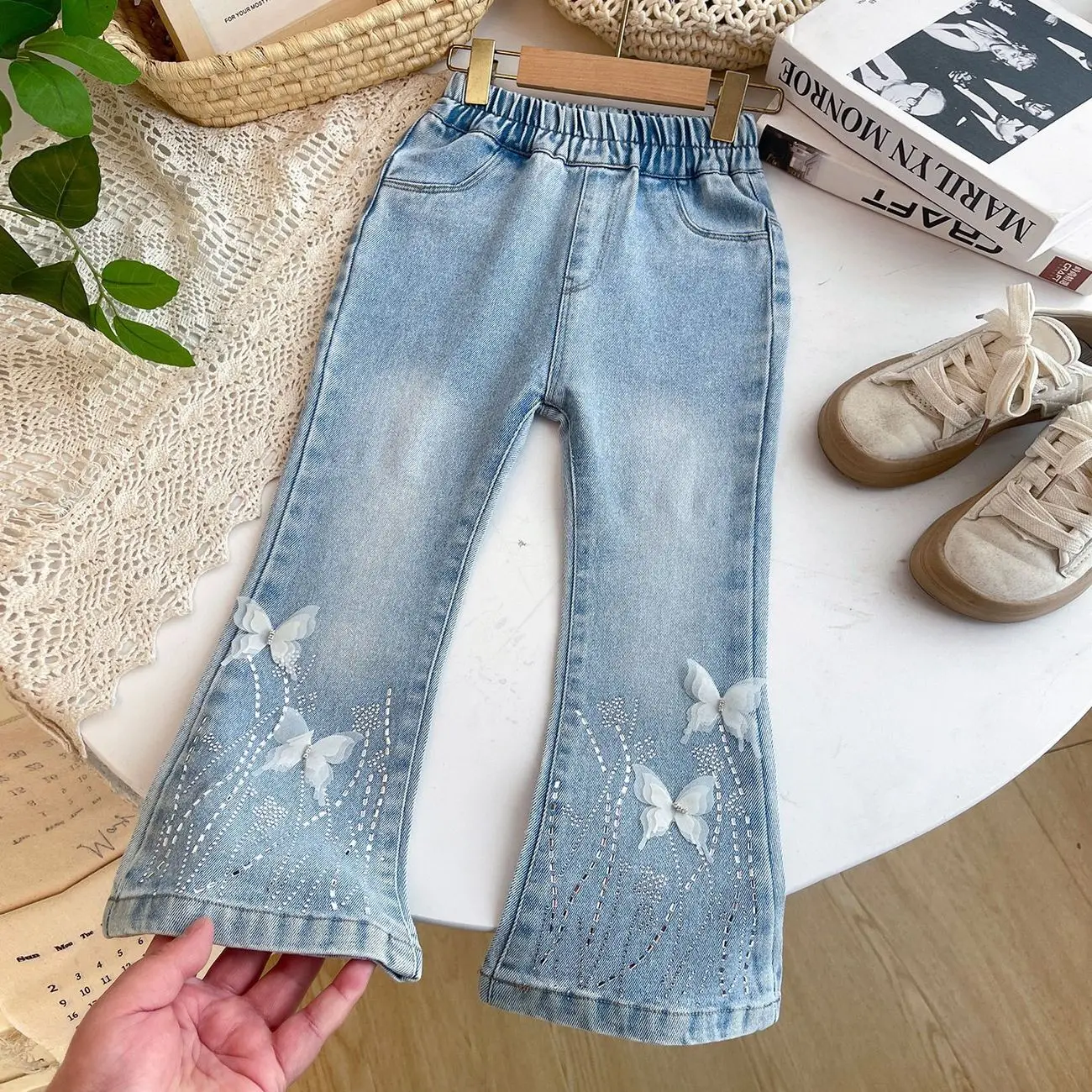 Girls' Jeans Spring and Autumn New Collection Children's Sweet Butterfly Pants Bellbottom Pants
Girls' Jeans Spring and Autumn New Collection Children's Sweet Butterfly Pants Bellbottom Pants