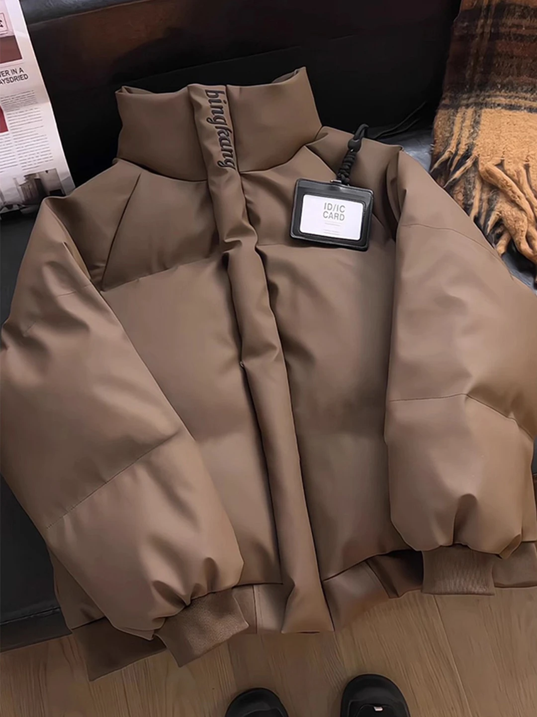 Brown Stand Collar Embroidered PU Leather down Cotton Jaet Men's Winter Thiened Tee Proof ort Sle American Trend Brand
Brown Stand Collar Embroidered PU Leather down Cotton Jaet Men's Winter Thiened Tee Proof ort Sle American Trend Brand