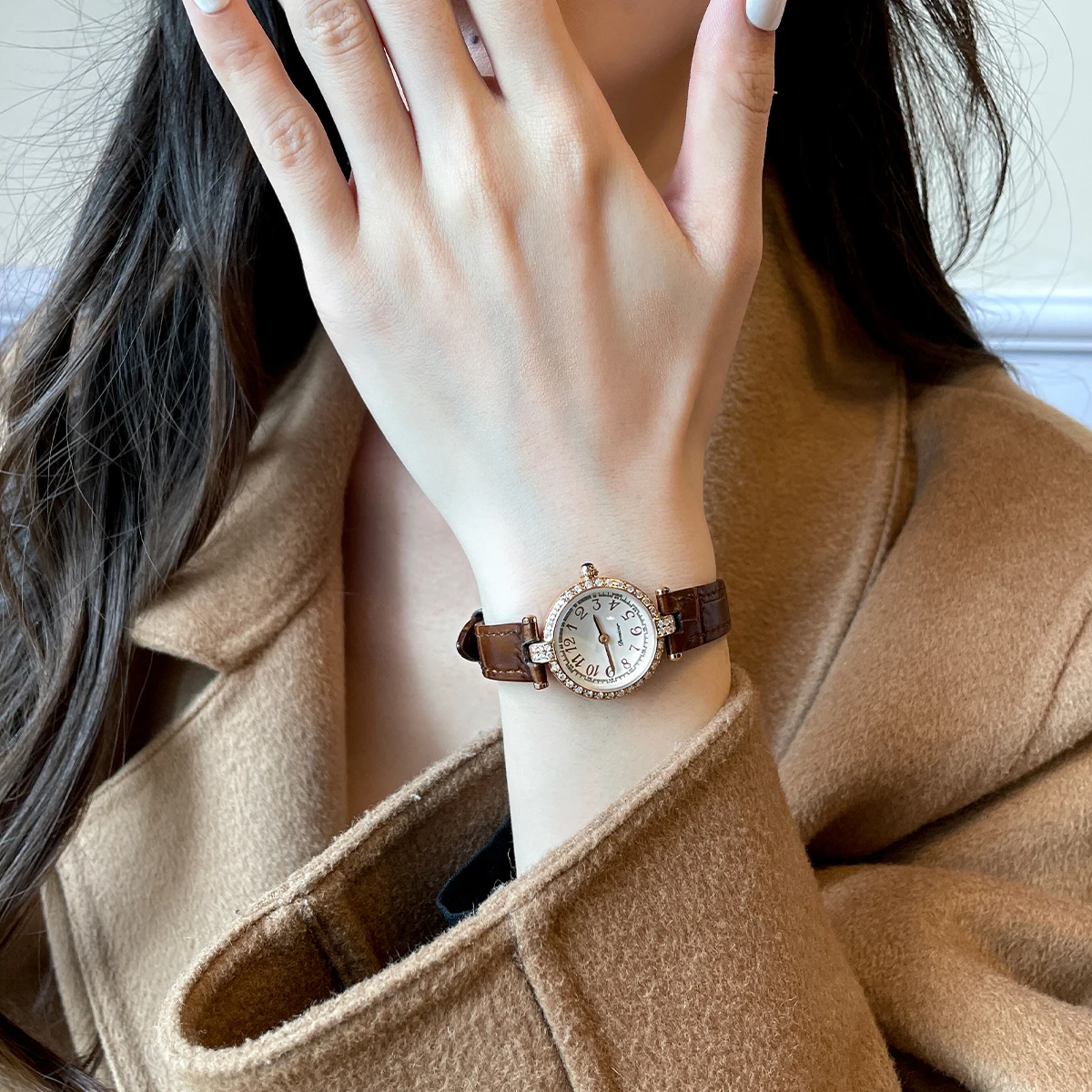 Retro women's watch 2023 new brand genuine small brown watch light luxury niche
Retro women's watch 2023 new brand genuine small brown watch light luxury niche