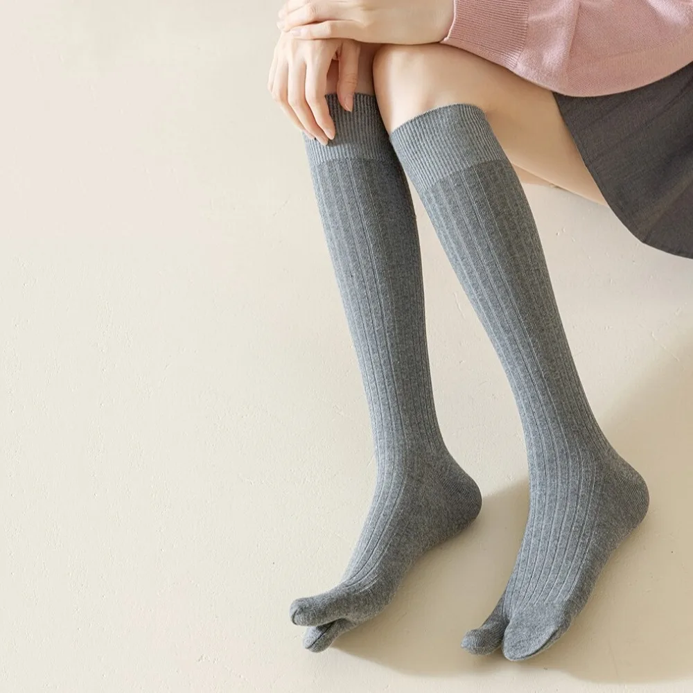 Fashion Knitted Two Toe Stockings Knee High Solid Color Separate Toe Socks Harajuku Thin Mid-tube Stocking Women Lolita
Fashion Knitted Two Toe Stockings Knee High Solid Color Separate Toe Socks Harajuku Thin Mid-tube Stocking Women Lolita