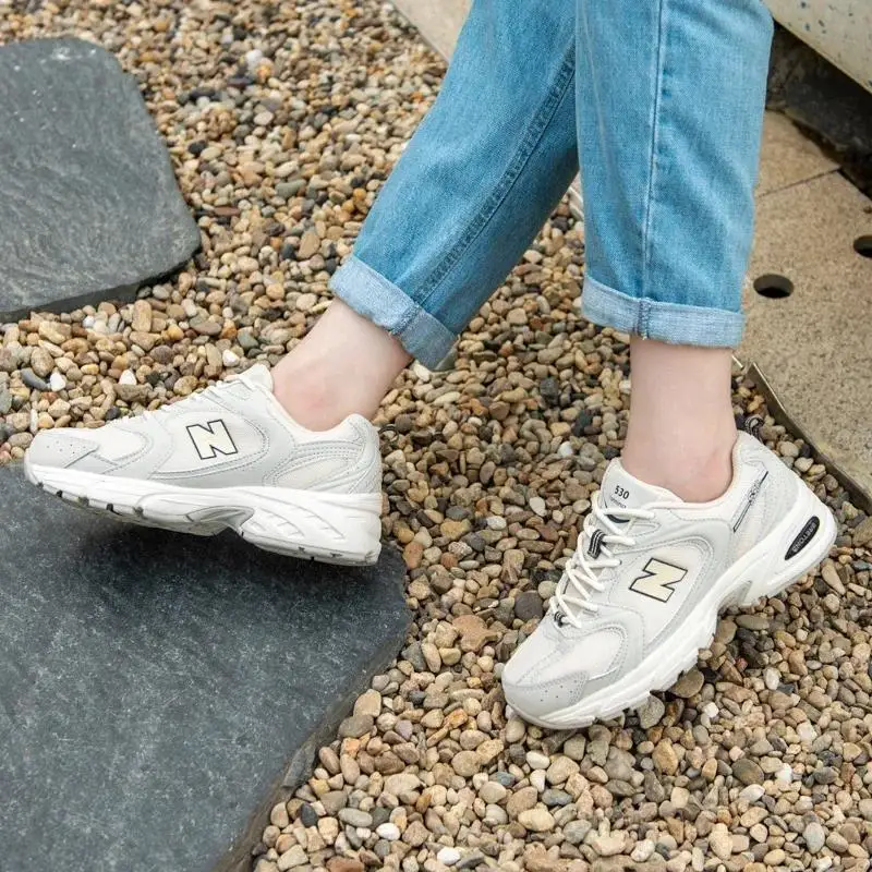 Versatile and popular casual sports shoes, fashionable and comfortable soft soled running shoes
Versatile and popular casual sports shoes, fashionable and comfortable soft soled running shoes