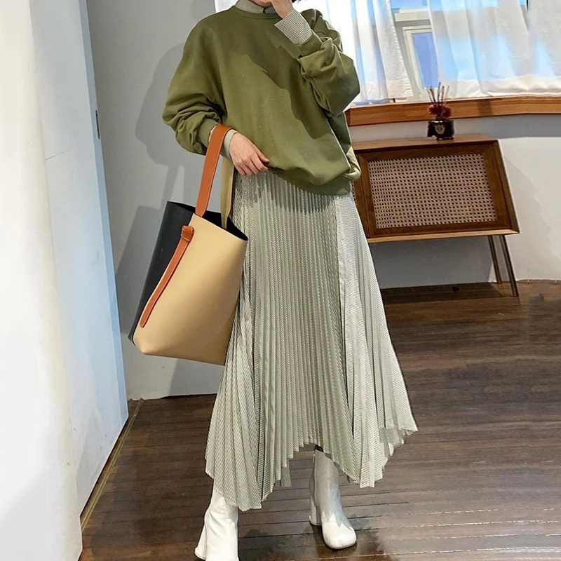 Шикарная осенняя универсальная толстовка с длинным светом + свободный полосатый асимметричный плиссированный женский комплект Dr Faion из полиэфирной ткани
Шикарная осенняя универсальная толстовка с длинным светом + свободный полосатый асимметричный плиссированный женский комплект Dr Faion из полиэфирной ткани