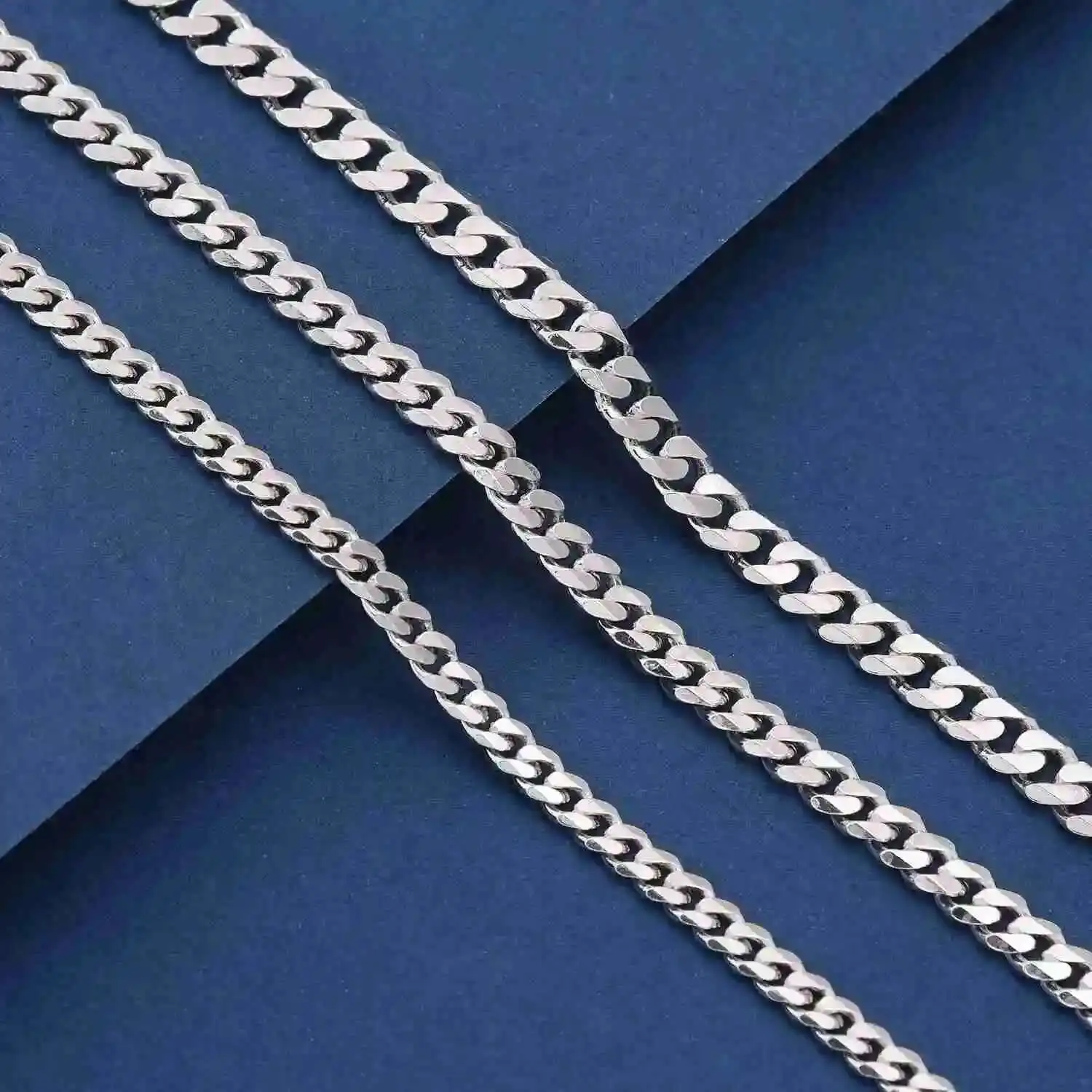 925 Sterling Silver 4/5/6mm Chunky Diamond-Cut Cuban Link Hip Hop Jewelry Necklace for Men and Women
925 Sterling Silver 4/5/6mm Chunky Diamond-Cut Cuban Link Hip Hop Jewelry Necklace for Men and Women