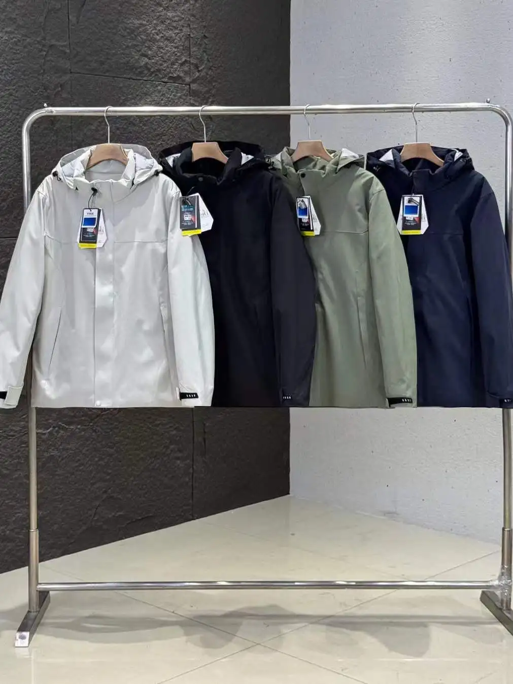 Зимнее пальто для активного отдыха с капюшоном, утепленное, ветрозащитное, из полиэфирного волокна, стандартного кроя, для повседневной носки
Зимнее пальто для активного отдыха с капюшоном, утепленное, ветрозащитное, из полиэфирного волокна, стандартного кроя, для повседневной носки