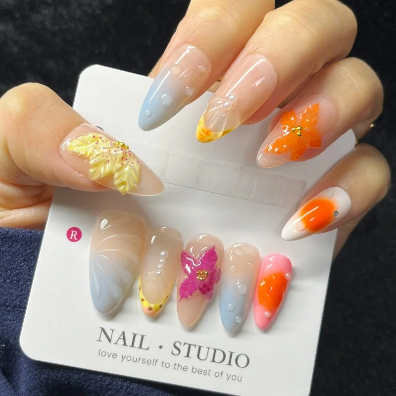 10 шт., красочные миндалевидные накладные ногти, 3D резные цветы, рябь, синий градиент, французские накладные ногти, оранжевые румяна, накладные ногти ручной работы
10 шт., красочные миндалевидные накладные ногти, 3D резные цветы, рябь, синий градиент, французские накладные ногти, оранжевые румяна, накладные ногти ручной работы