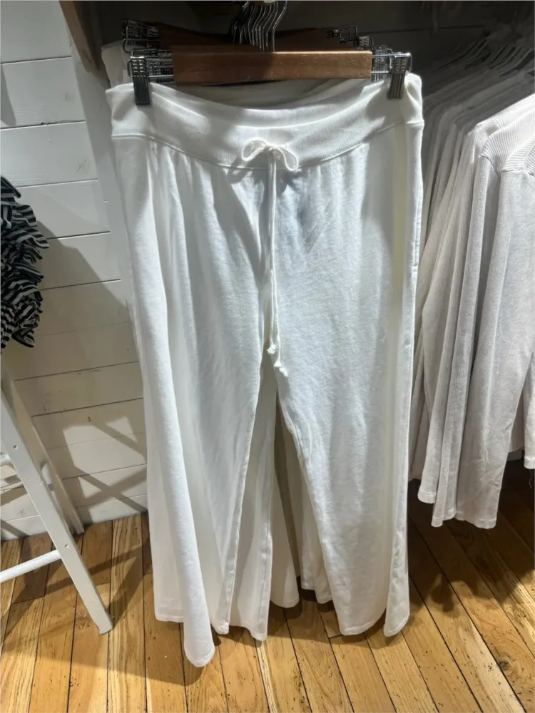 Sweet White Cotton Drawstring Straight Sweatpants Women New Streetwear High Waist Sport Long Pant Casual Vintage Loose Trousers
Sweet White Cotton Drawstring Straight Sweatpants Women New Streetwear High Waist Sport Long Pant Casual Vintage Loose Trousers