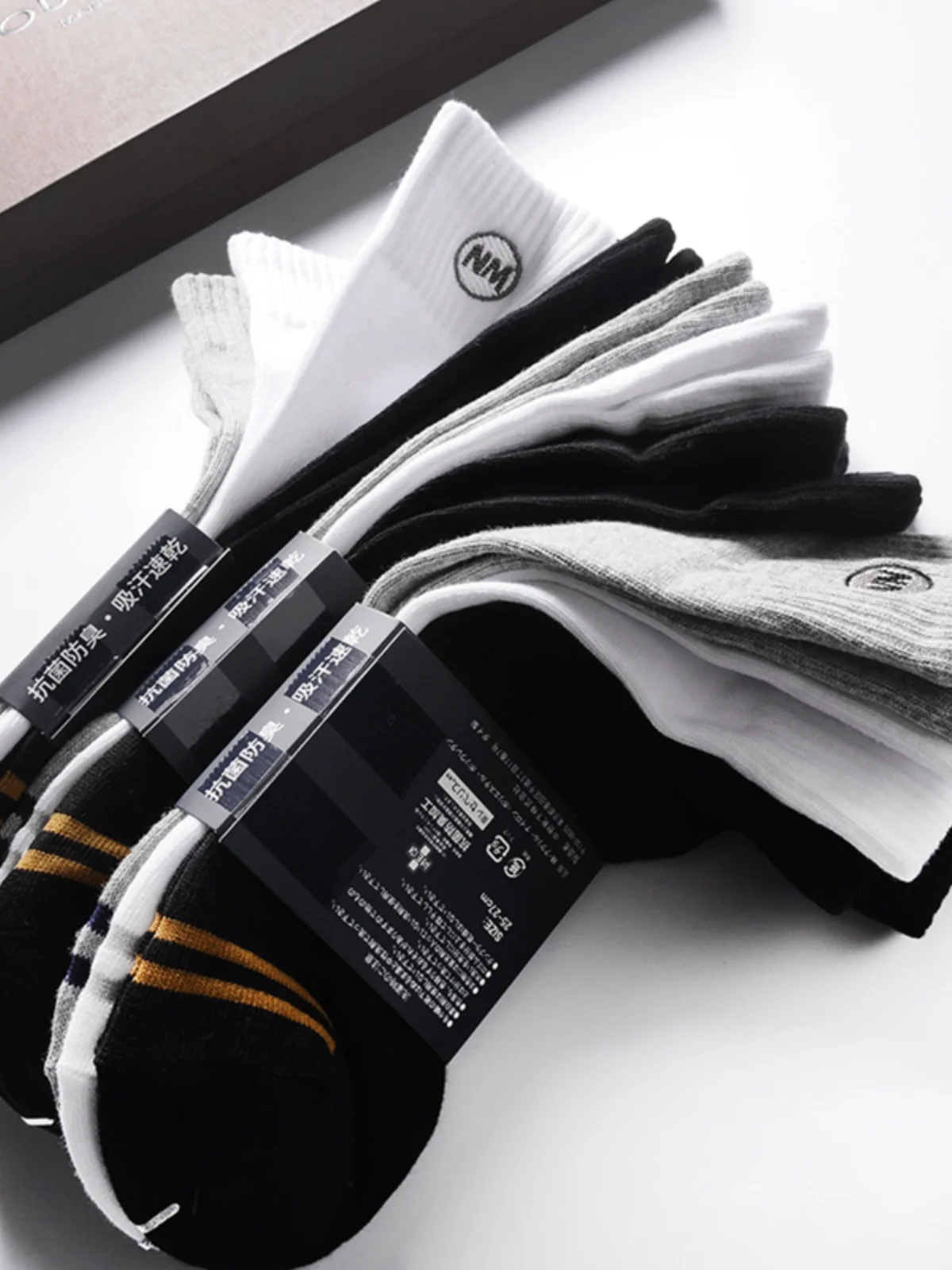 PT697 Men's Casual Breathable High Quality Cotton Sports Socks 3 Pairs per Pack Non-separable Home Comfortable
PT697 Men's Casual Breathable High Quality Cotton Sports Socks 3 Pairs per Pack Non-separable Home Comfortable