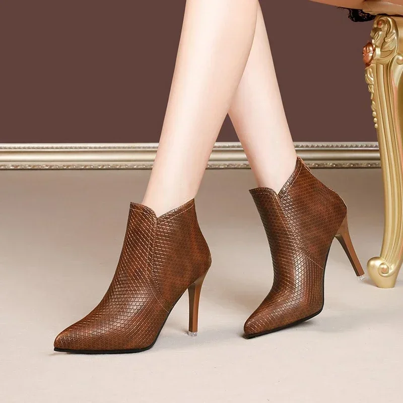 2025 Plus Size Shoes Female Ankle Women's Boots Elegant Modern Boots Women Buckle Pointed Toe High Heels Back Zip Shoes Women
2025 Plus Size Shoes Female Ankle Women's Boots Elegant Modern Boots Women Buckle Pointed Toe High Heels Back Zip Shoes Women