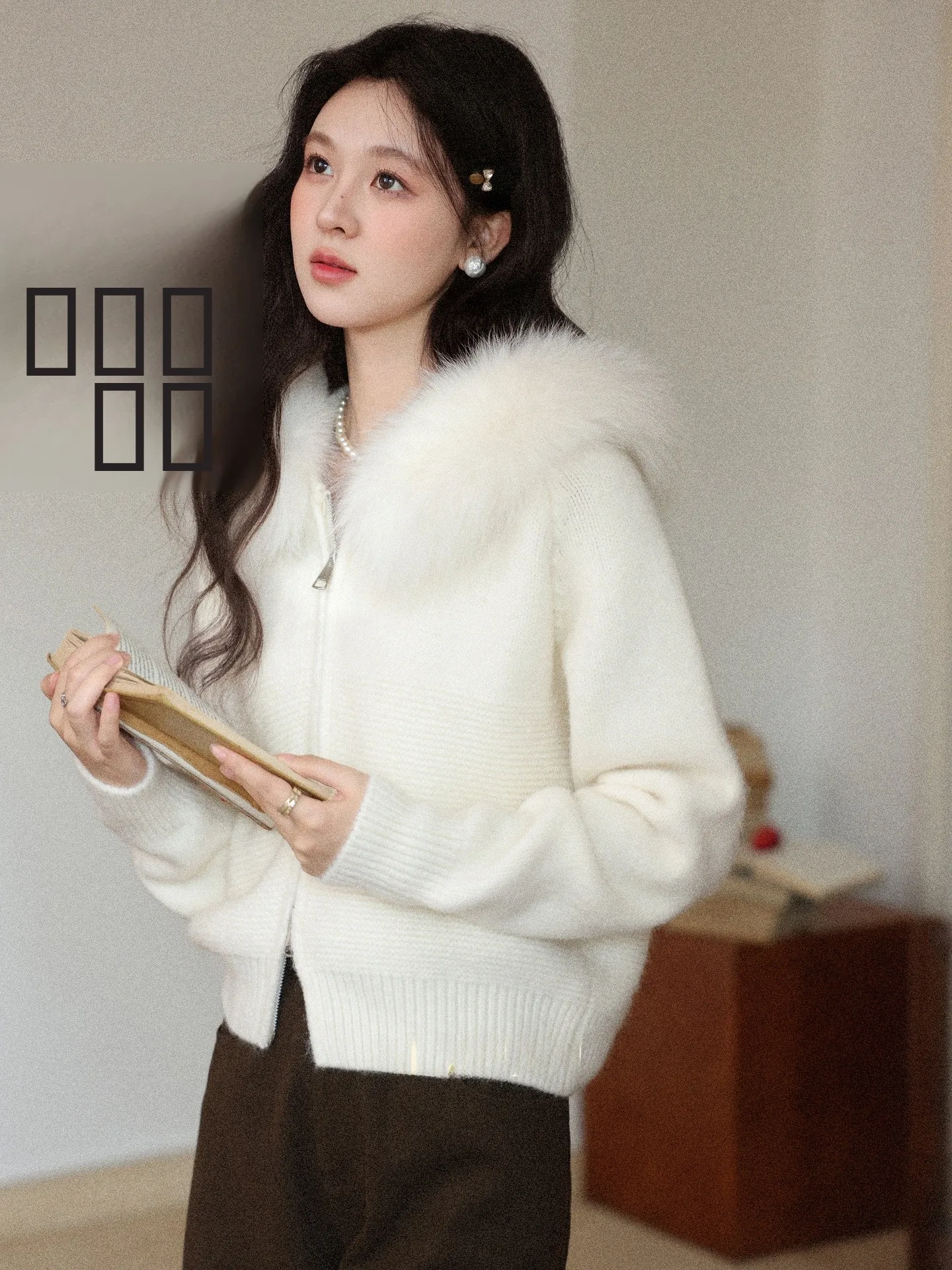 Женский вязаный свитер South Deer Spotl с меховым воротником и капюшоном, длинный рукав, зимний, новый, свободный крой, кардиган на молнии
Женский вязаный свитер South Deer Spotl с меховым воротником и капюшоном, длинный рукав, зимний, новый, свободный крой, кардиган на молнии