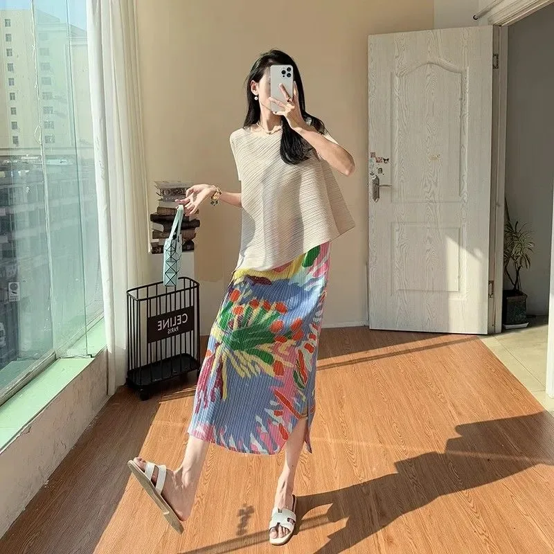 Летний плиссированный новый модный костюм из двух частей: топ с короткими рукавами и юбка
Летний плиссированный новый модный костюм из двух частей: топ с короткими рукавами и юбка