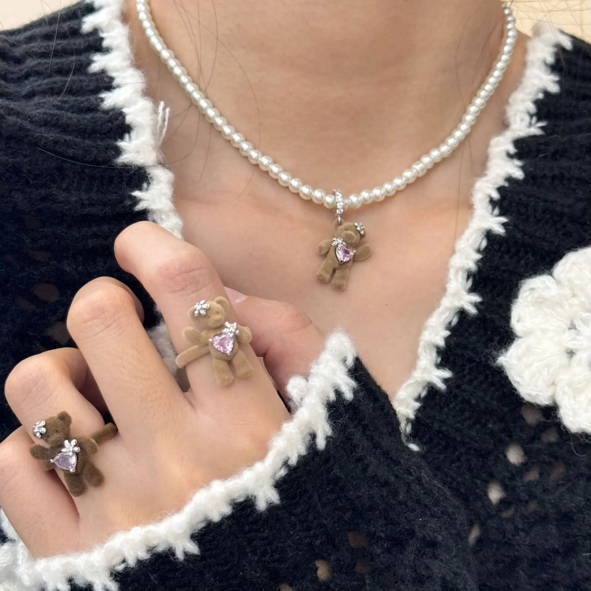 Cute Bear Flocked Bow Necklace New Winter Sweater Pearl Necklace Woman Fashion Jewelry Accessories
Cute Bear Flocked Bow Necklace New Winter Sweater Pearl Necklace Woman Fashion Jewelry Accessories