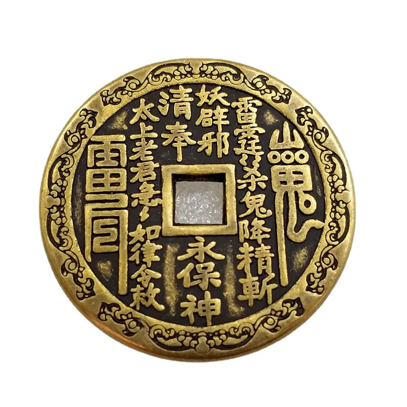Ancient Chinese divination copper coins, metal hollowed out old coin pendants, lucky decorative amulets
Ancient Chinese divination copper coins, metal hollowed out old coin pendants, lucky decorative amulets