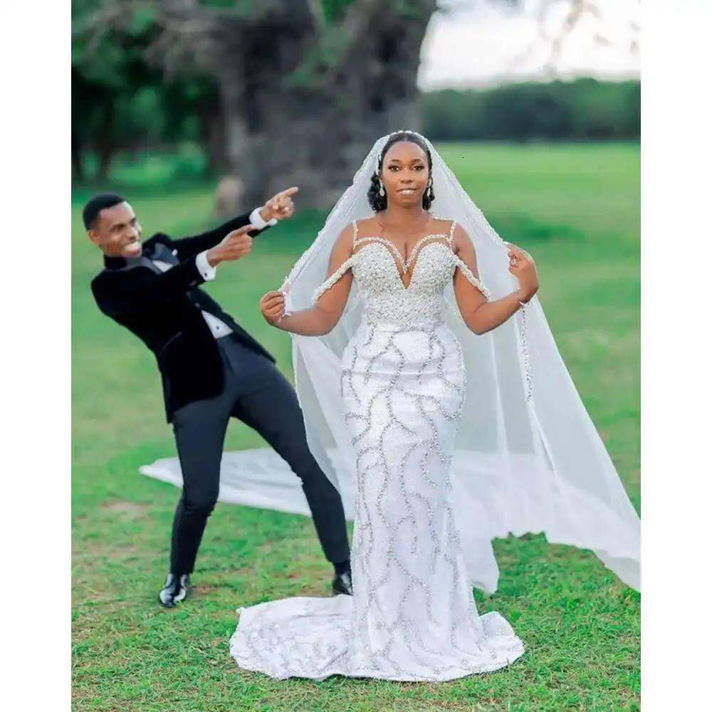 Customized Sheer Neck SparkHandwork Heavy Pearls Beads Plus Size Mermaid Wedding Dress Long Sleeve Garden Luxury Bridal Gown
Customized Sheer Neck SparkHandwork Heavy Pearls Beads Plus Size Mermaid Wedding Dress Long Sleeve Garden Luxury Bridal Gown