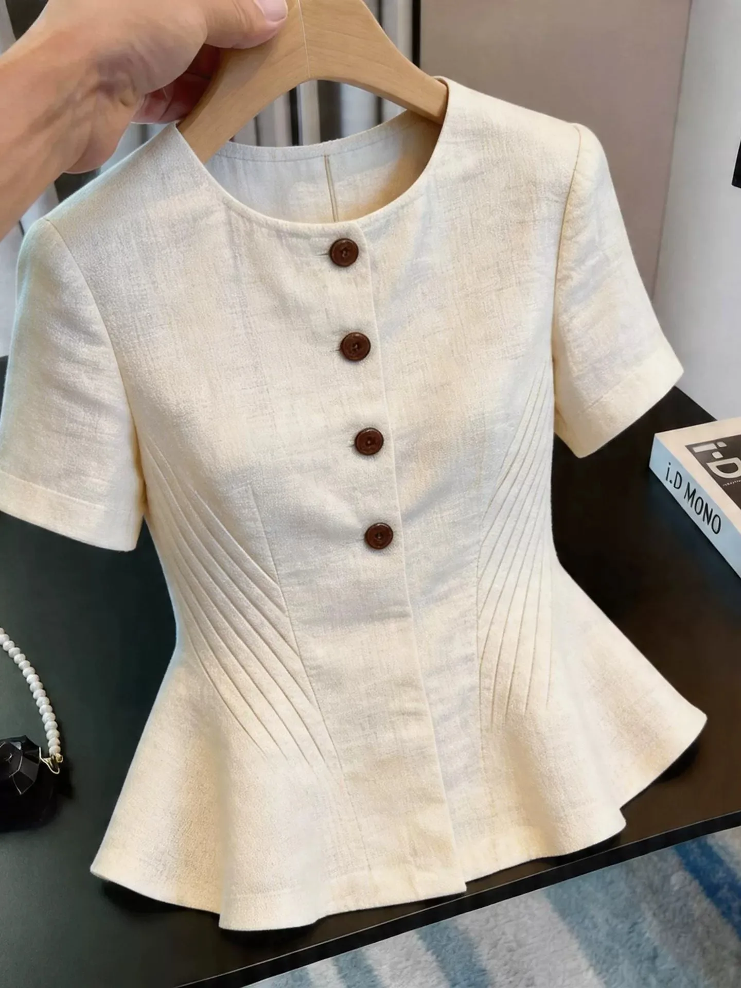 Short Sleeved Top For Women Summer Of 2026 New Single Breasted Design Fashionable Shirts
Short Sleeved Top For Women Summer Of 2026 New Single Breasted Design Fashionable Shirts