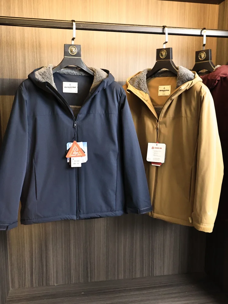 Мужское повседневное длинное бархатное пальто с капюшоном Plu, уличное водонепроницаемое теплое зимнее пальто Faion Ci Sle из полиэфирного волокна Thiened Coat
Мужское повседневное длинное бархатное пальто с капюшоном Plu, уличное водонепроницаемое теплое зимнее пальто Faion Ci Sle из полиэфирного волокна Thiened Coat