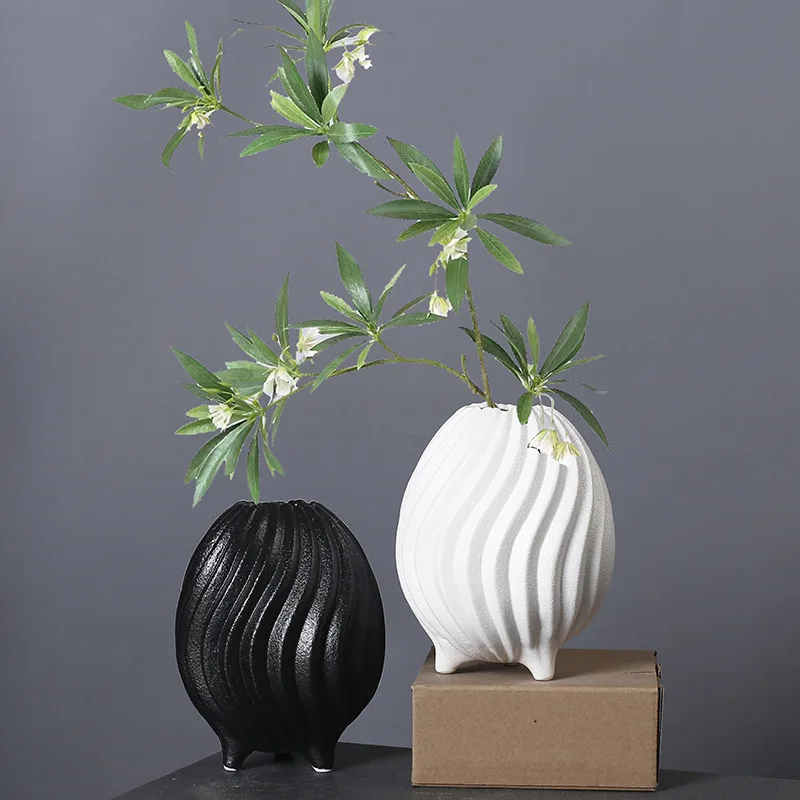 Nordic ceramic vase black and white ins style creative white minimalist home decoration Vase Tea Table Ornament Room Decor
Nordic ceramic vase black and white ins style creative white minimalist home decoration Vase Tea Table Ornament Room Decor