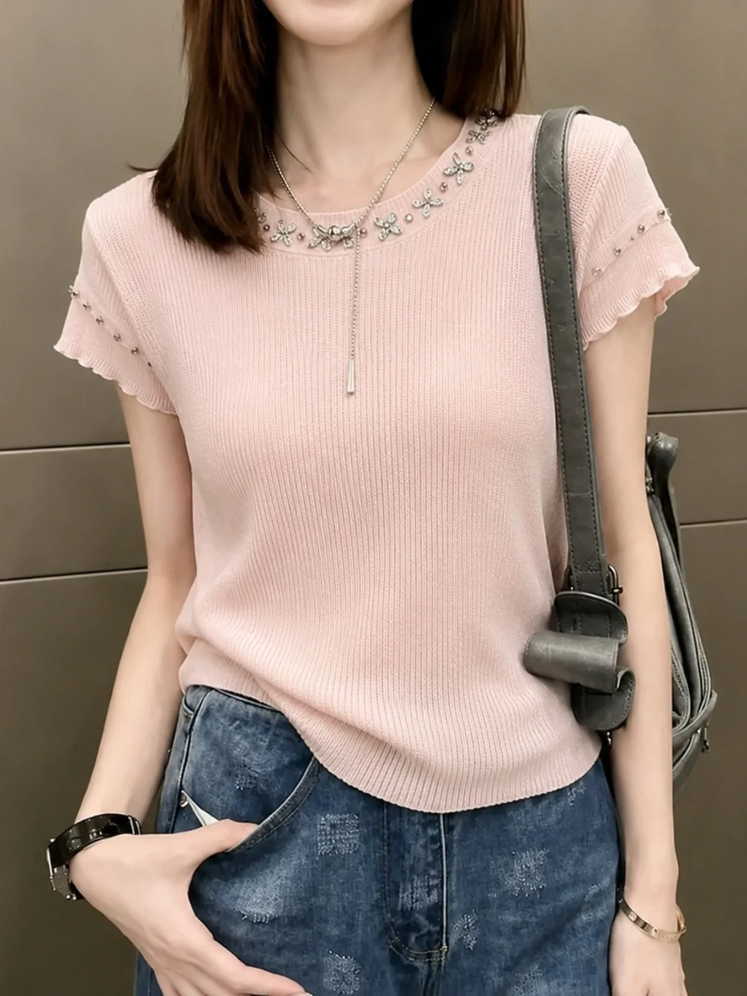Elegant Knitted Ice Silk Short Sleeve round Neck Top Gentle Style Korean Version Fashionable Versatile Summer Fashion
Elegant Knitted Ice Silk Short Sleeve round Neck Top Gentle Style Korean Version Fashionable Versatile Summer Fashion