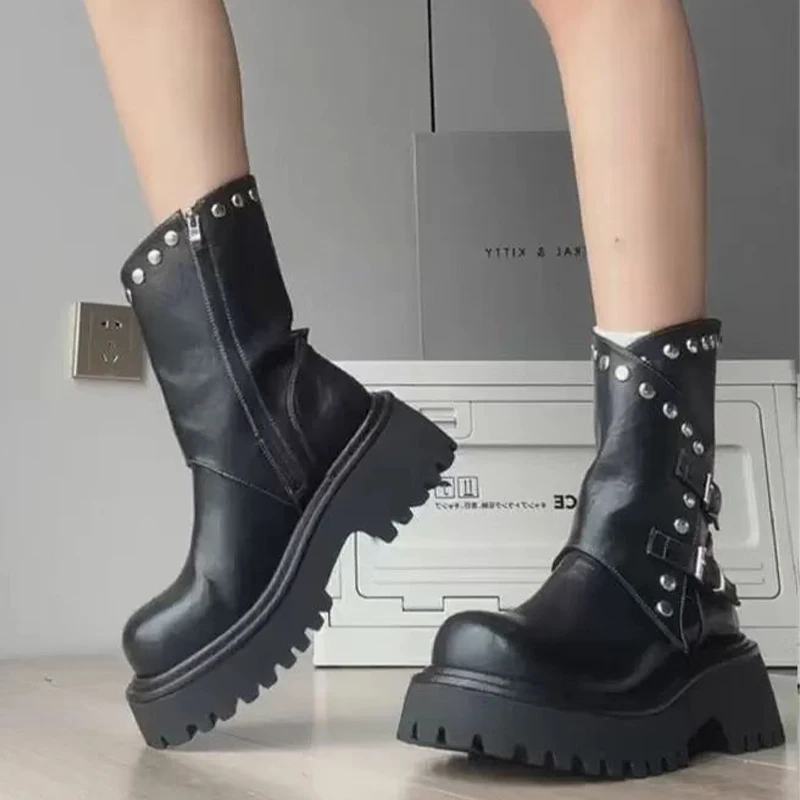 Женские сапоги до середины икры на плоской подошве и платформе, зимняя дизайнерская уютная обувь, женские гладиаторы в стиле панк, готики, Botas, 2024, новая тенденция, Zapatillas, женские
Женские сапоги до середины икры на плоской подошве и платформе, зимняя дизайнерская уютная обувь, женские гладиаторы в стиле панк, готики, Botas, 2024, новая тенденция, Zapatillas, женские