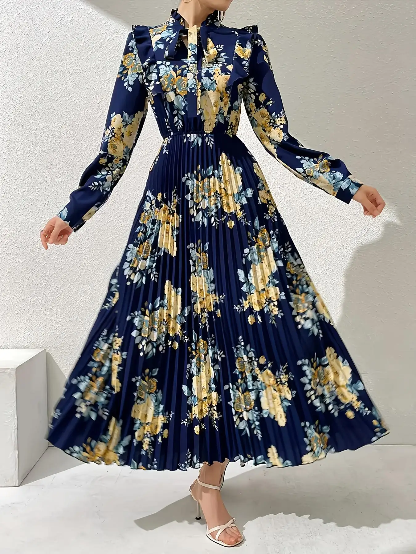 Elegant Floral Print Pleated Long Dress, Vintage Style Casual Maxi Skirt, Daily Wear, Women's Fashion Clothing
Elegant Floral Print Pleated Long Dress, Vintage Style Casual Maxi Skirt, Daily Wear, Women's Fashion Clothing
