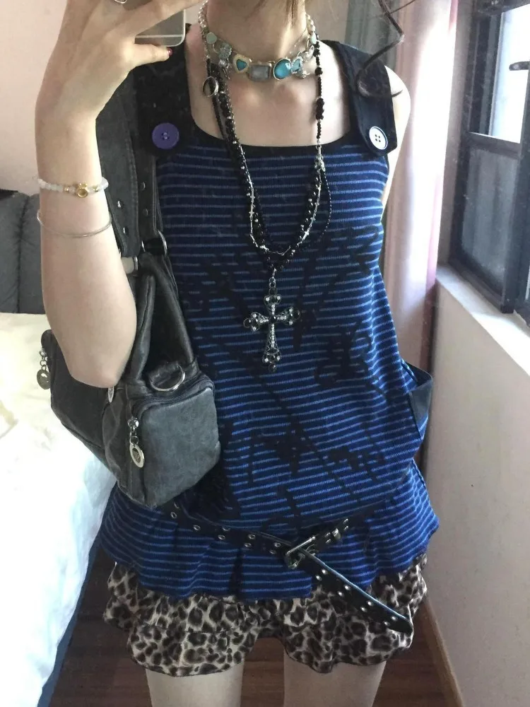 Vintage Striped Graffiti Sleeveless Vest Tops Women+ High Waist Leopard Ruched Cake Skirts 2025 Summer New Two Piece Sets
Vintage Striped Graffiti Sleeveless Vest Tops Women+ High Waist Leopard Ruched Cake Skirts 2025 Summer New Two Piece Sets