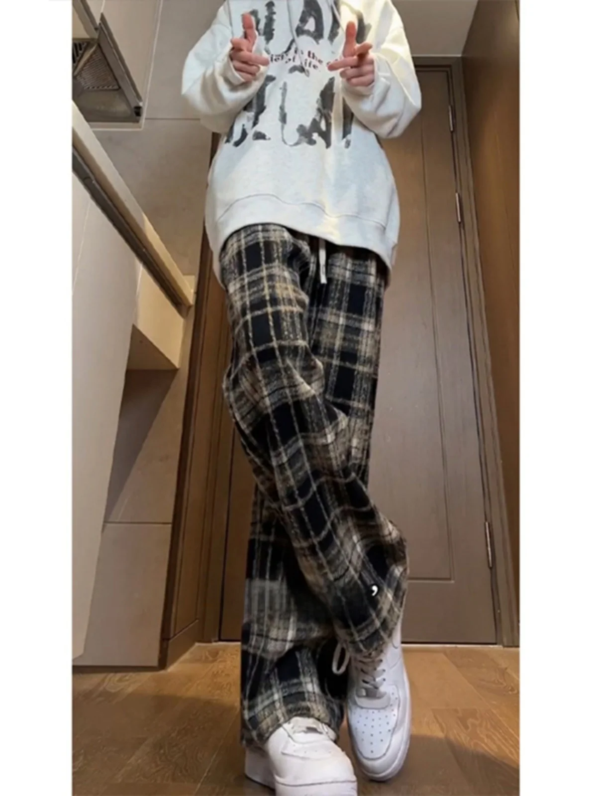 Мужские шерстяные брюки с утепленной флисовой подкладкой, в клетку, повседневные, в американском стиле, осенне-зимние, модные, брендовые, с высокой талией, эластичные
Мужские шерстяные брюки с утепленной флисовой подкладкой, в клетку, повседневные, в американском стиле, осенне-зимние, модные, брендовые, с высокой талией, эластичные