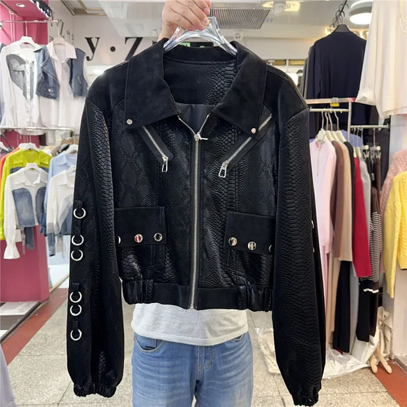 Уличная модная женская черная тонкая короткая куртка из искусственной кожи, весенне-осенняя новая женская байкерская куртка на молнии с лацканами и длинными рукавами 
Уличная модная женская черная тонкая короткая куртка из искусственной кожи, весенне-осенняя новая женская байкерская куртка на молнии с лацканами и длинными рукавами