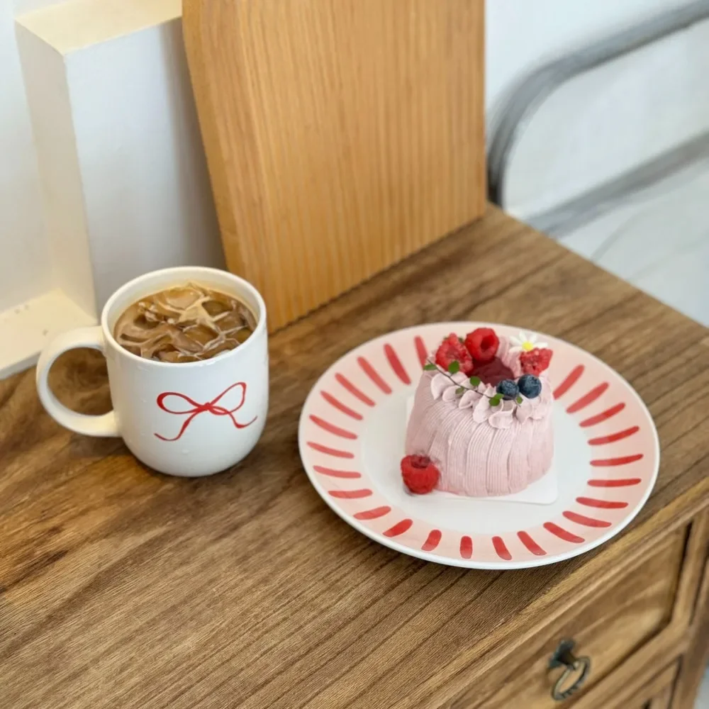Bow Mug, Cup and Saucer Set High Value Ceramic Couple Water Milk Coffee Cups Couple Mugs Plates Set Drinkware
Bow Mug, Cup and Saucer Set High Value Ceramic Couple Water Milk Coffee Cups Couple Mugs Plates Set Drinkware