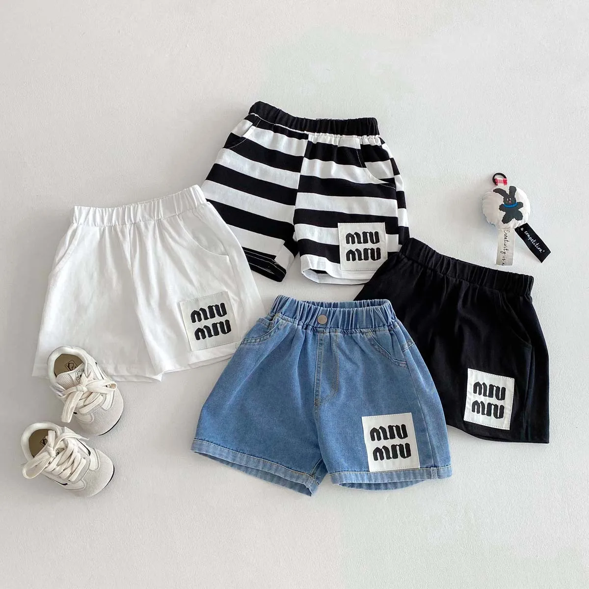 Summer Korean Version Letter Shorts for Boys and Girls Handsome Denim Casual Pants for Infants and Children Comfortable Pants
Summer Korean Version Letter Shorts for Boys and Girls Handsome Denim Casual Pants for Infants and Children Comfortable Pants