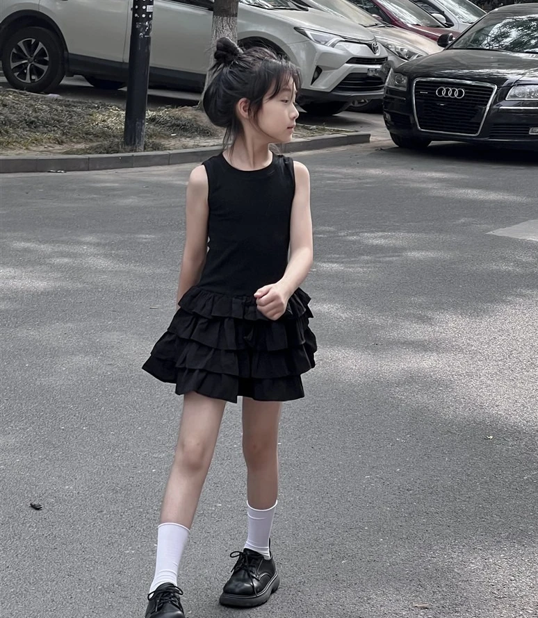 2025 Summer New Girls Patchwork Vest Fluffy Cake Dress Girls Temperament Style Sleeveless Children Dress
2025 Summer New Girls Patchwork Vest Fluffy Cake Dress Girls Temperament Style Sleeveless Children Dress