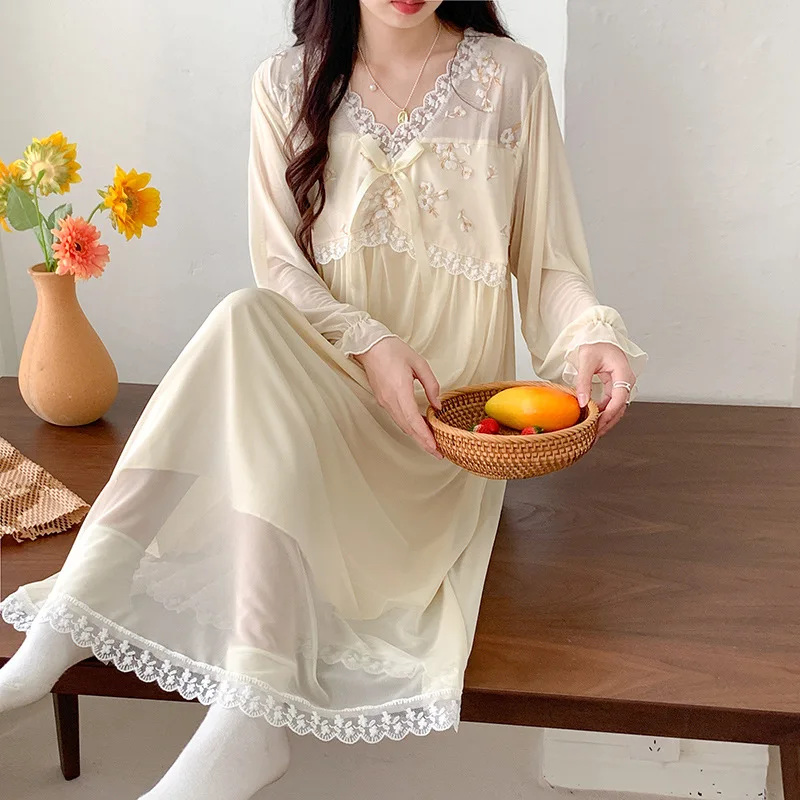 Women's Nightdress Summer Lace V Neck French Style Ladies Nightgown Long Sleeve Solid Embroidery Sweet Night Dress for Female
Women's Nightdress Summer Lace V Neck French Style Ladies Nightgown Long Sleeve Solid Embroidery Sweet Night Dress for Female