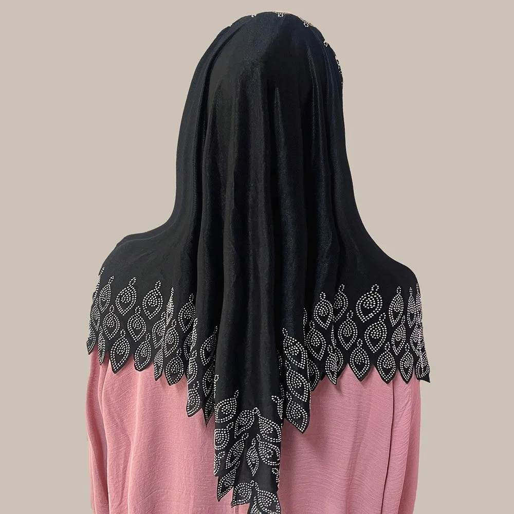 High-End Rhinestone Eid Al-Fitr Long Turban Solid Color Adjustable Arab Lady Headscarf Breathable Elastic Hijab Head Wrap Daily
High-End Rhinestone Eid Al-Fitr Long Turban Solid Color Adjustable Arab Lady Headscarf Breathable Elastic Hijab Head Wrap Daily
