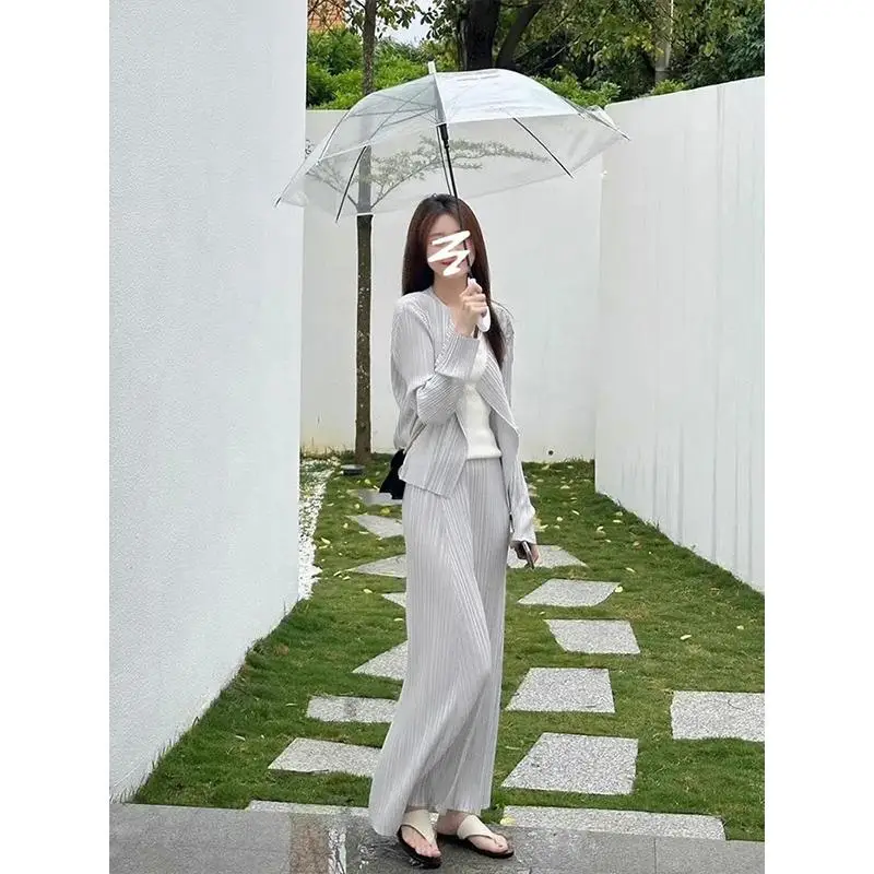 Women's Suit Solid Colour Round Neck Long Sleeve Pleated Casual Top High Waisted Halter Skirt Two Piece Miyake 2025 Summer New
Women's Suit Solid Colour Round Neck Long Sleeve Pleated Casual Top High Waisted Halter Skirt Two Piece Miyake 2025 Summer New