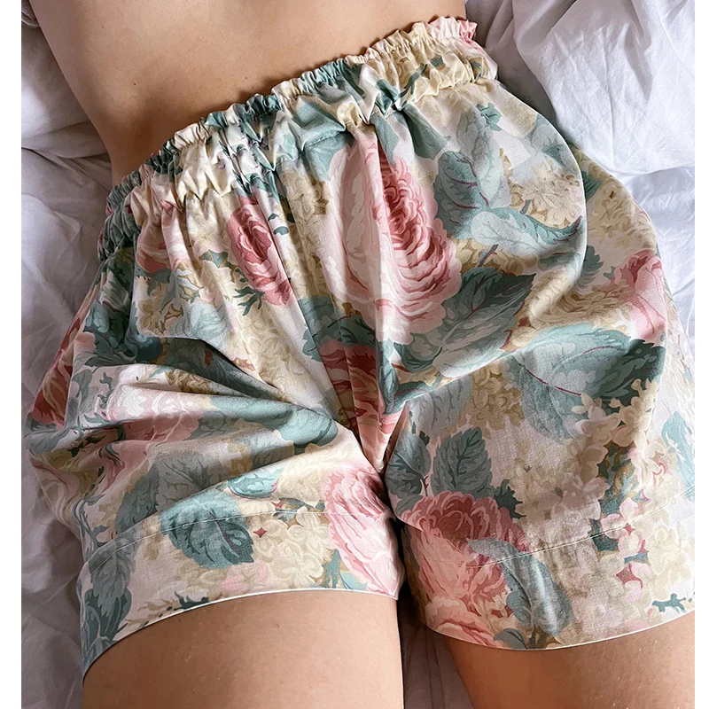 Retro Floral Women y2k Aesthetic Shorts Fashion Female Elastic Waist Shorts Pants 2024 Spring Summer Street Lady Baggy Boxers
Retro Floral Women y2k Aesthetic Shorts Fashion Female Elastic Waist Shorts Pants 2024 Spring Summer Street Lady Baggy Boxers